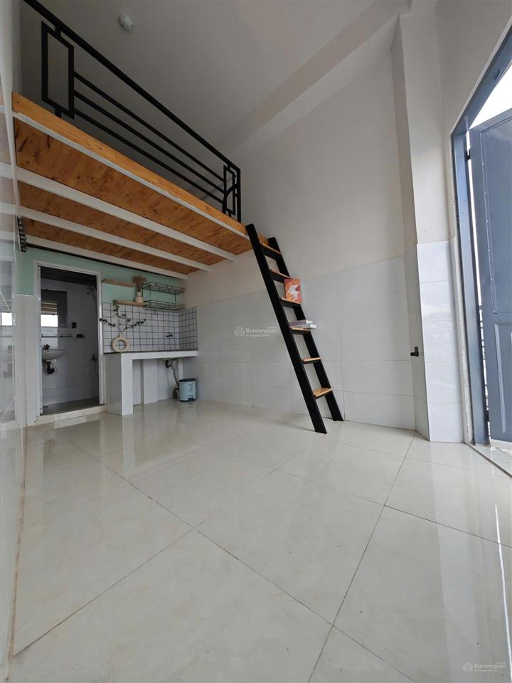 Mới xây ở cộng hoà cửa sổ trời gác cao 1m8 không đụng đầu phòng siêu rộng có bảo vệ 24/7