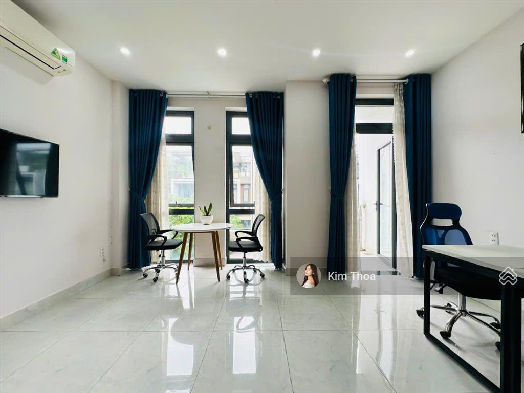 Văn phòng 35m2 vạn phúc city có ban công, thang máy máy lạnh, wc riêng, hầm để xe free. giá rẻ 7 tr