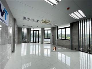 Cho thuê văn phòng 50m2  căn góc trục chính nguyễn thị nhung, đường 35m, có hầm để xe. chỉ 9,5tr