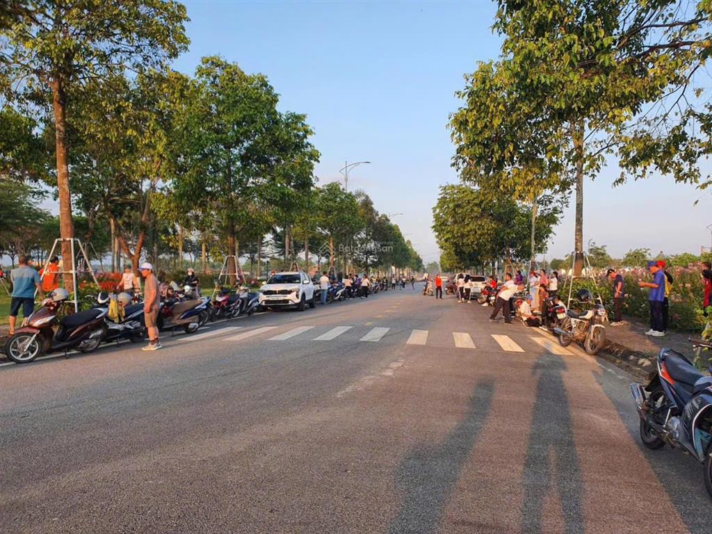 Bán đất khu kinh doanh sầm uất tại dự án khu dịch vụ hỗn hợp vsip quảng ngãi giá chỉ 10,5 triệu/m2
