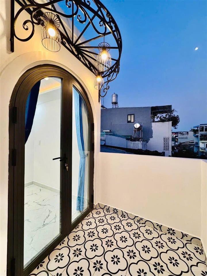 Mặt tiền tú mỡ  giá 6.28 tỷ thương lượng  ngang 5 mét  3 tầng , 3pn  nội thất xịn xò, hiện đại