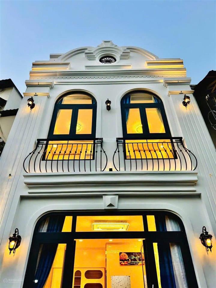 Mặt tiền tú mỡ  giá 6.28 tỷ thương lượng  ngang 5 mét  3 tầng , 3pn  nội thất xịn xò, hiện đại