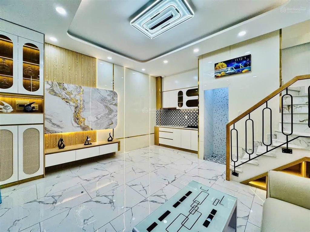 Mặt tiền tú mỡ  giá 6.28 tỷ thương lượng  ngang 5 mét  3 tầng , 3pn  nội thất xịn xò, hiện đại