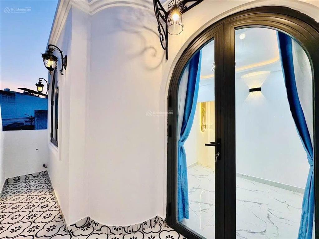 Mặt tiền tú mỡ  giá 6.28 tỷ thương lượng  ngang 5 mét  3 tầng , 3pn  nội thất xịn xò, hiện đại