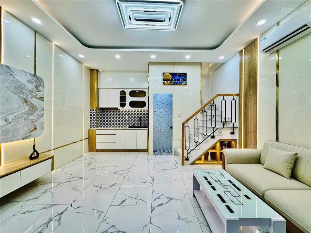 Mặt tiền tú mỡ  giá 6.28 tỷ thương lượng  ngang 5 mét  3 tầng , 3pn  nội thất xịn xò, hiện đại