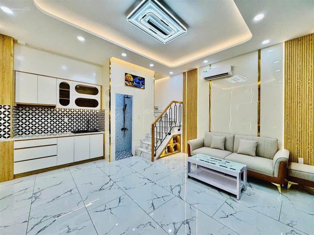 Mặt tiền tú mỡ  giá 6.28 tỷ thương lượng  ngang 5 mét  3 tầng , 3pn  nội thất xịn xò, hiện đại