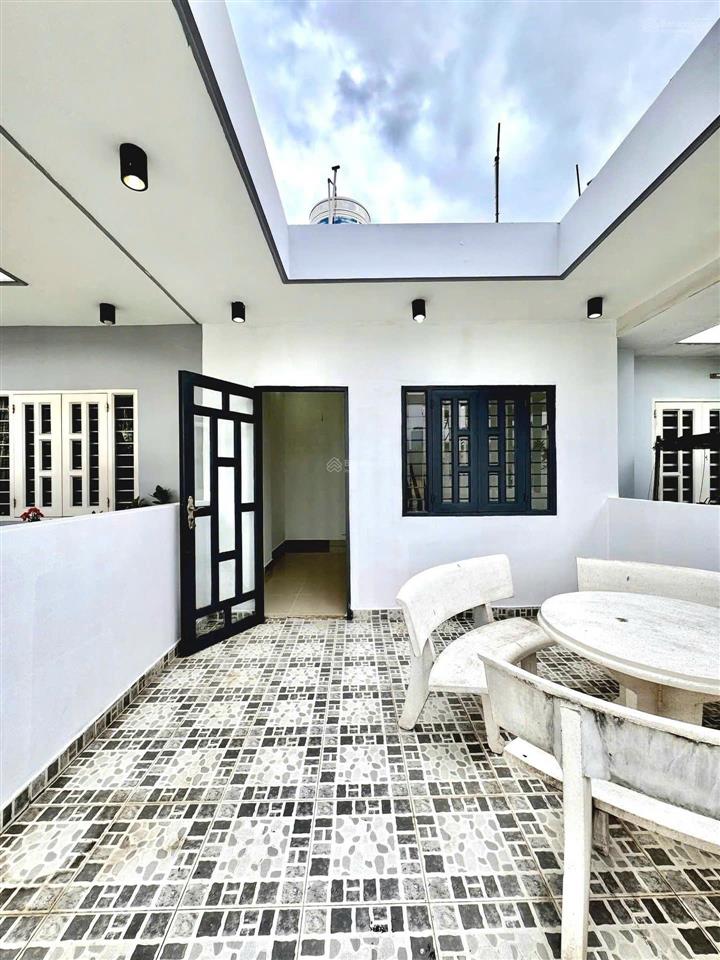 Khu vip đồng bộ sát cv làng hoa  60m2 ko lộ giới  xe hơi đỗ cửa  4 tầng, 5 pn giá chỉ 7.x tỷ tl