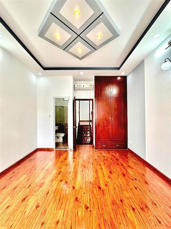 Khu vip đồng bộ sát cv làng hoa  60m2 ko lộ giới  xe hơi đỗ cửa  4 tầng, 5 pn giá chỉ 7.x tỷ tl