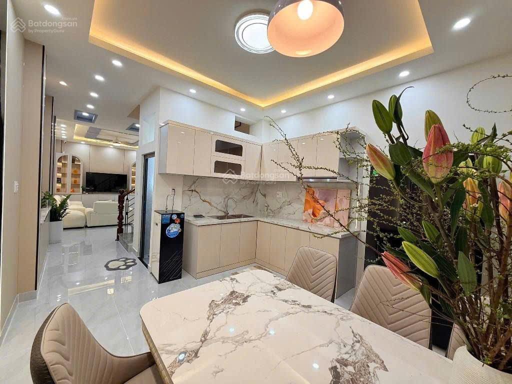 Bán nhanh nhà gò vấp ~ 50m2 vuông a4  4 tầng  hẻm xe hơi  tặng full nội thất  giá chỉ 5.x tỷ