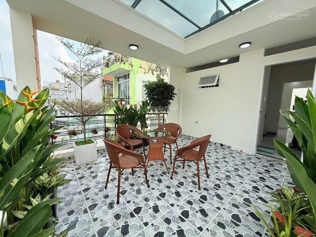 Bán nhanh nhà gò vấp ~ 50m2 vuông a4  4 tầng  hẻm xe hơi  tặng full nội thất  giá chỉ 5.x tỷ