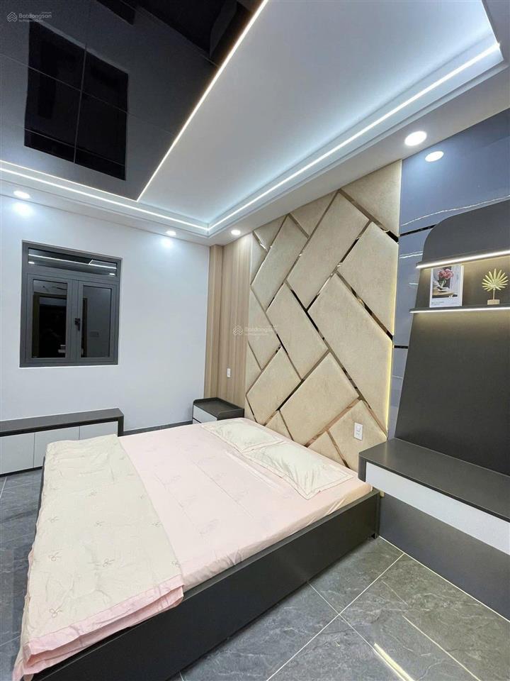 Ngay ngã 4 cầu bình phước  60m2  4 tầng  4pn, 6wc hẻm 2 xe hơi tránh  full nội thất chỉ 5.7tỷ