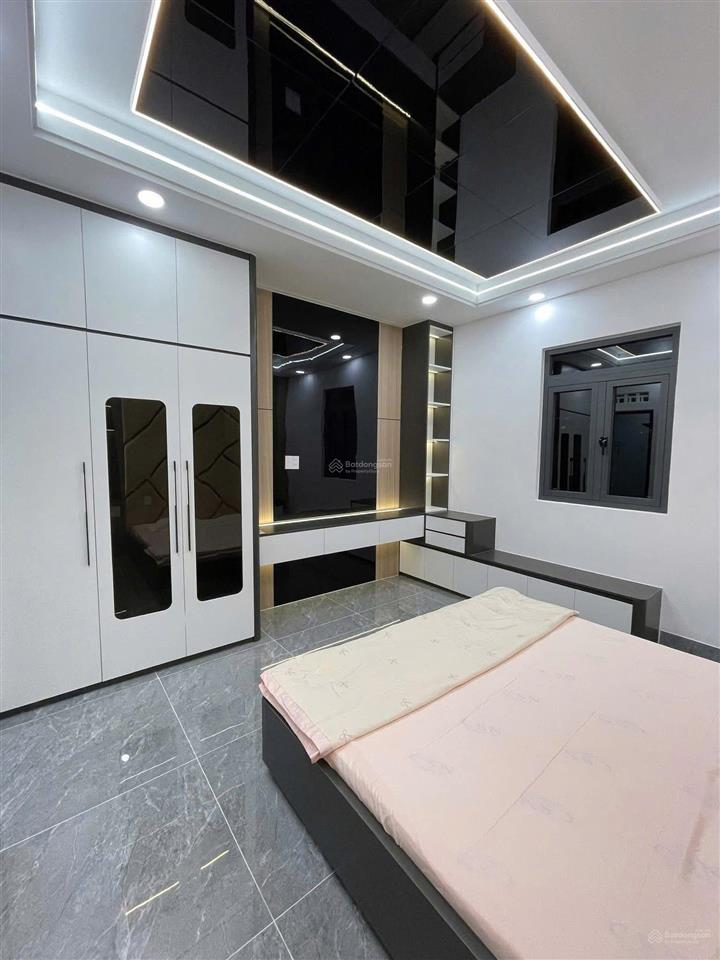 Ngay ngã 4 cầu bình phước  60m2  4 tầng  4pn, 6wc hẻm 2 xe hơi tránh  full nội thất chỉ 5.7tỷ