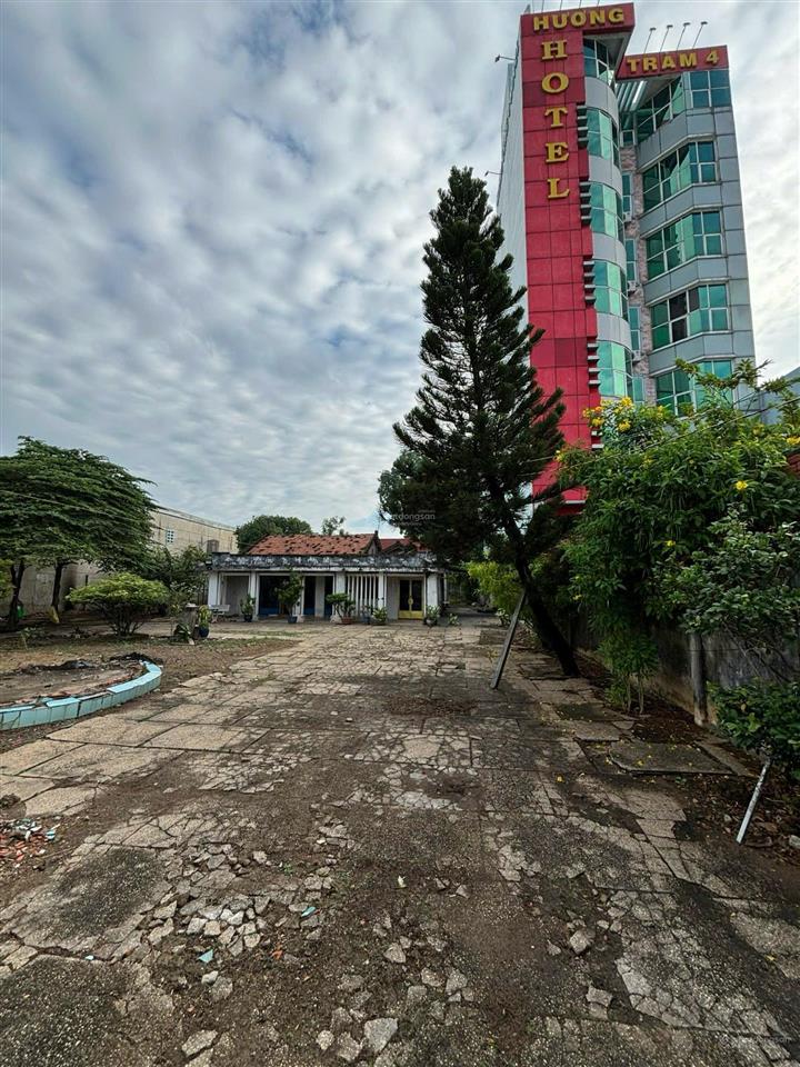 Bán đấu giá lô đất mặt tiền đại lộ bình dương, mặt tiền 24m, 2 mặt tiền, dt sổ đỏ 2.086 m², giá rẻ