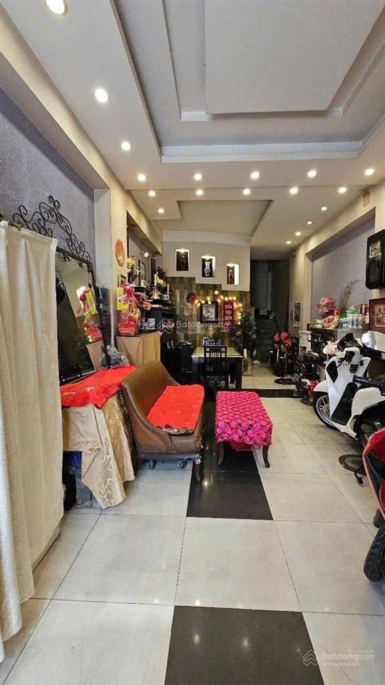 Nhà đẹp 4 tầng khu vip huỳnh văn bánh  rất sát hxh  52m2 sổ nét