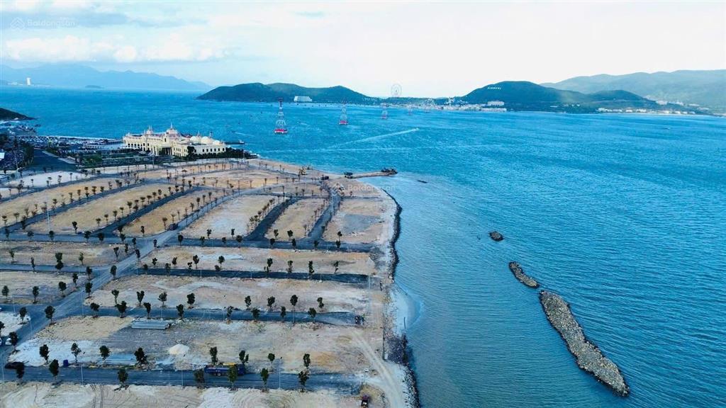 Biệt thự vinhomes trần phú nha trang 240m2 sở hữu lâu dài cạnh biển giá chỉ từ 37.5 tỷ/căn