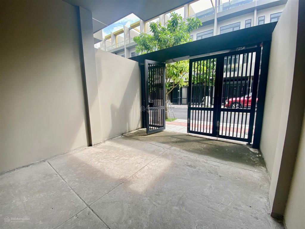 Bán nhà phố thương mại bcons uni valley dĩ an  4 tầng  243m2  giá nhỉnh 10 tỷ