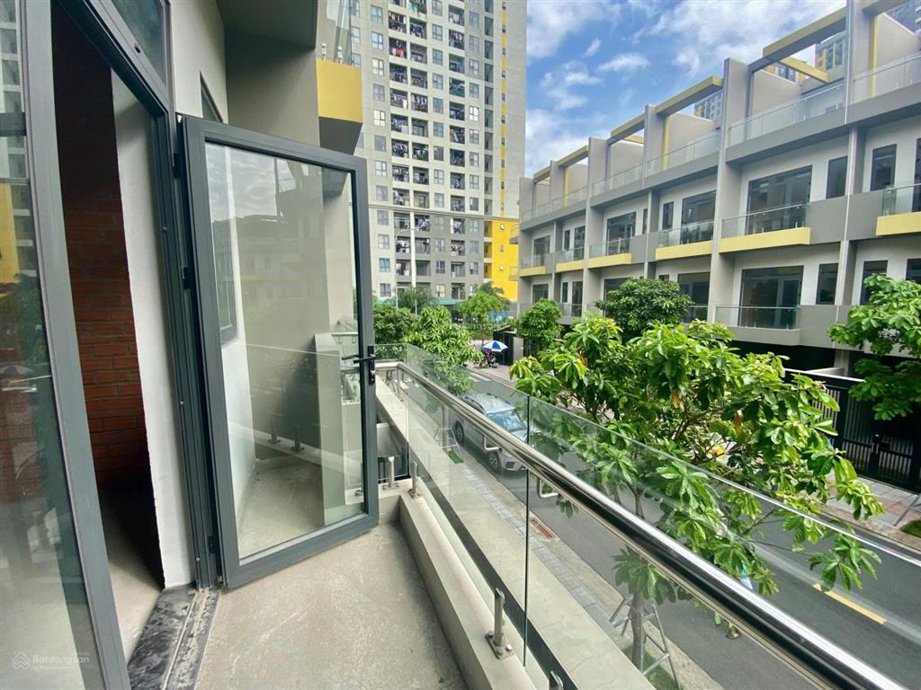 Bán nhà phố thương mại bcons uni valley dĩ an  4 tầng  243m2  giá nhỉnh 10 tỷ