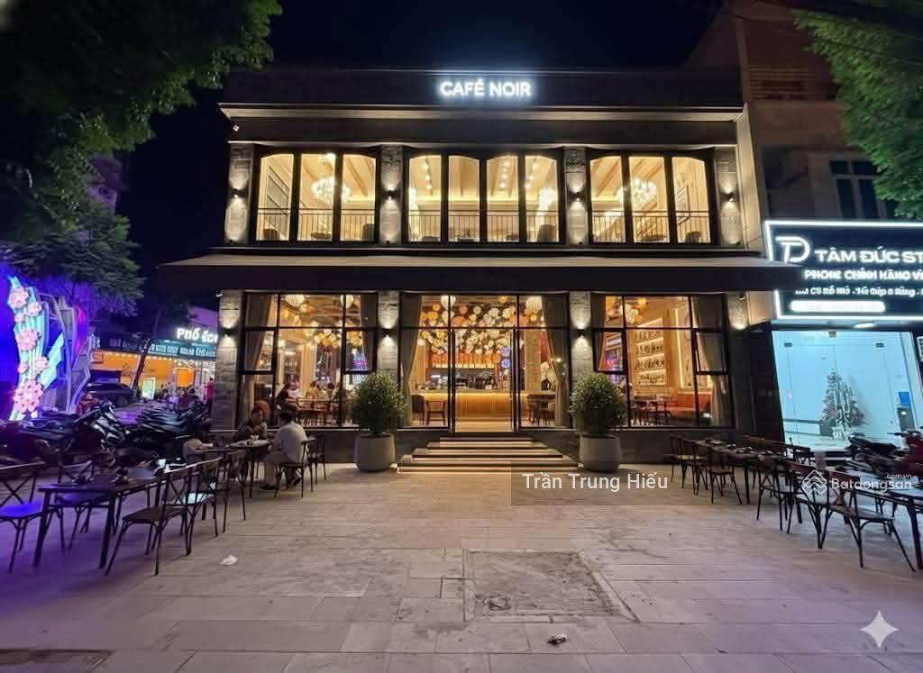 Cho thuê siêuphẩm nhà mặt phố nguyễn xuân khoát,350m2x3tầng+hầm+tum,sân rộng,kinh doanh mọi mô hinh