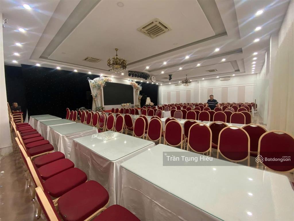 Cho thuê nhà mặt phố xã đàn, 82m2x3tầng, giá thuê rẻ 45 triệu, mặt tiền 5,2m, mô hình sạch sẽ