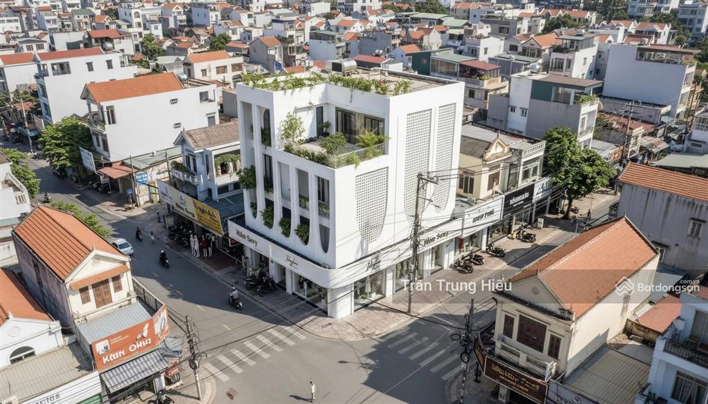 Cho thuê mặt bằng hot phố trung kính, 200m2, mặt tiền 12,5m, vỉa hè sân bay, nhận diện tốt nhất