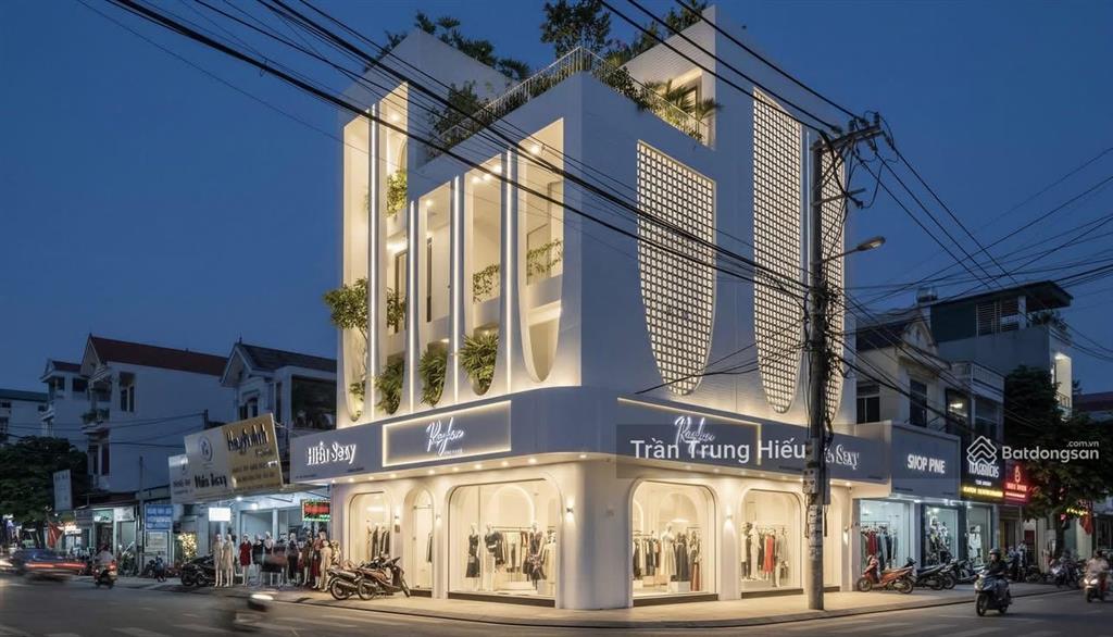 Cho thuê mặt bằng hot phố trung kính, 200m2, mặt tiền 12,5m, vỉa hè sân bay, nhận diện tốt nhất