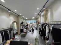 Cho thuê nhà mặt phố nhà chung, 32m2, mặt tiền 2,8m, vị trí siêu đắc địa, kinh doanh cực tốt !!
