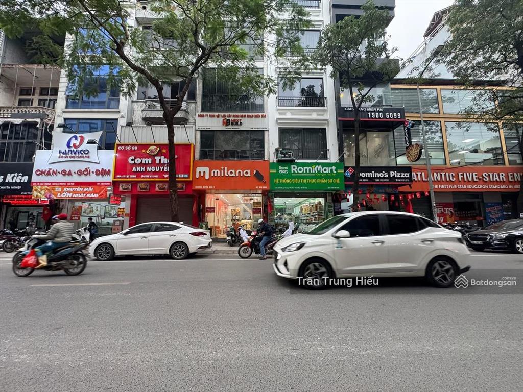 Cho thuê nhà mặt phố cầu đông, nhà khá mới, 110m2x2tầng+60m2, mặt tiền 4,8m,thang máy, sạch sẽ