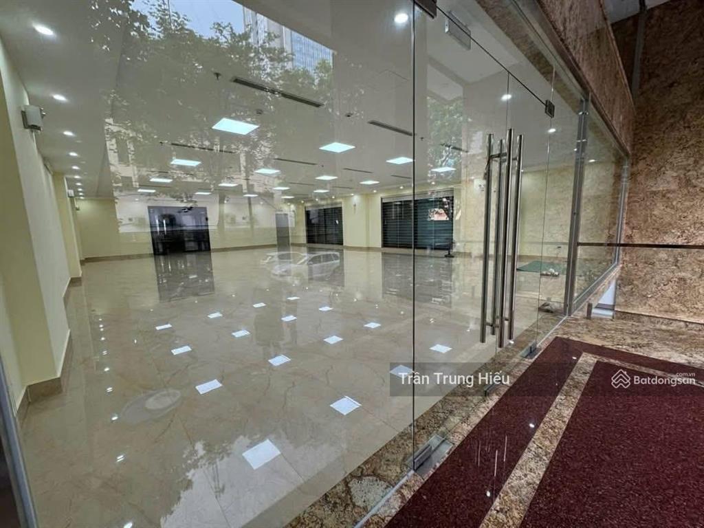 Cho thuê nhà mặt phố cầu đông, nhà khá mới, 110m2x2tầng+60m2, mặt tiền 4,8m,thang máy, sạch sẽ