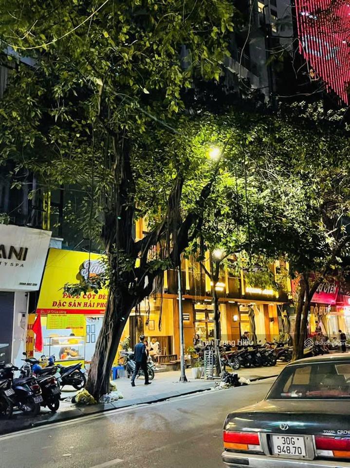 Cho thuê nhà mặt phố hàng bún, 162m2x4tầng, mặt tiền 8,4m, kinh doanh mọi mô hình không kén khách