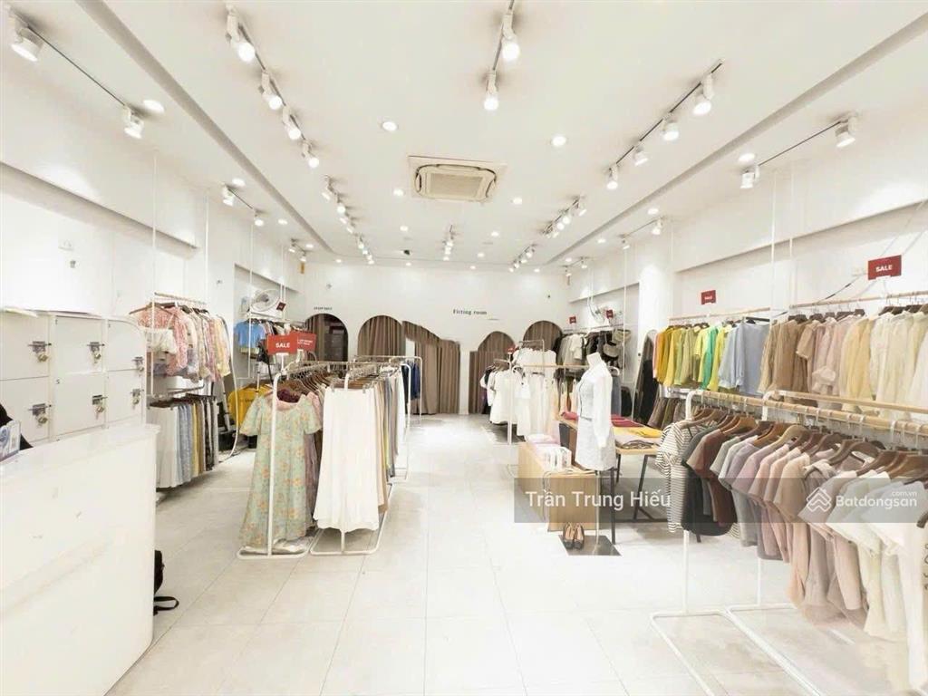 Cho thuê nhà mặt phố mai hắc đế, 104m2x2tầng,riêng biệt, mặt tiền5,2m, giá cực hợp lý, đẹp !!