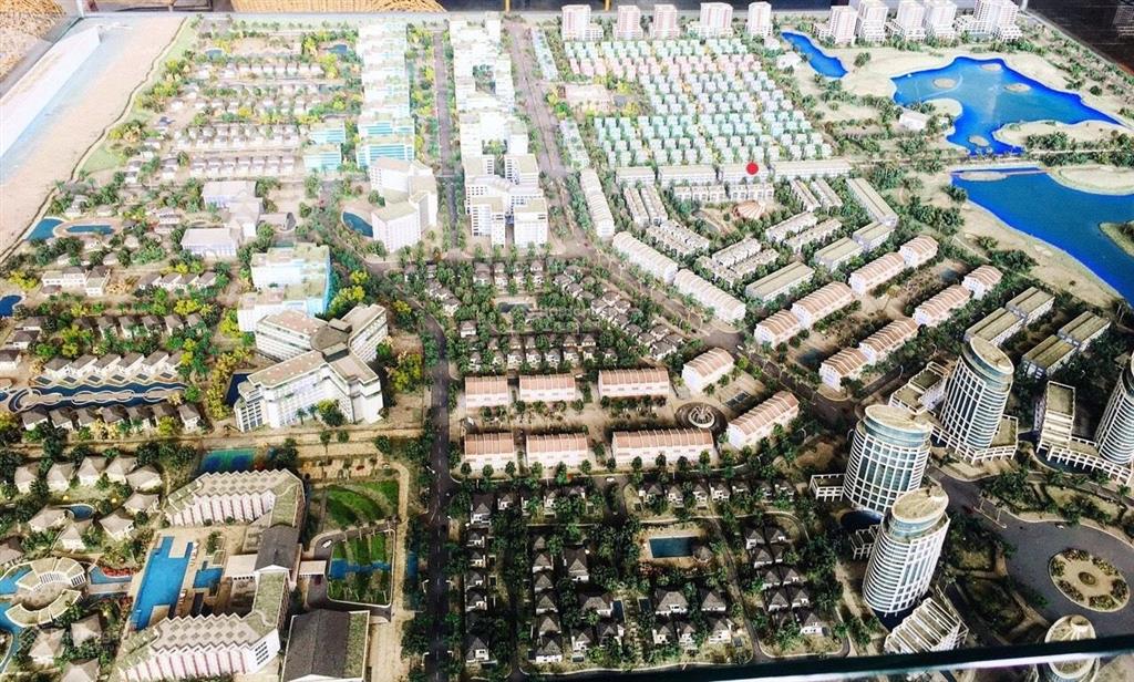 Nhà phố thương mại trục đường 36m ngay góc ngã tư cách biển 350m.  0939 439 ***