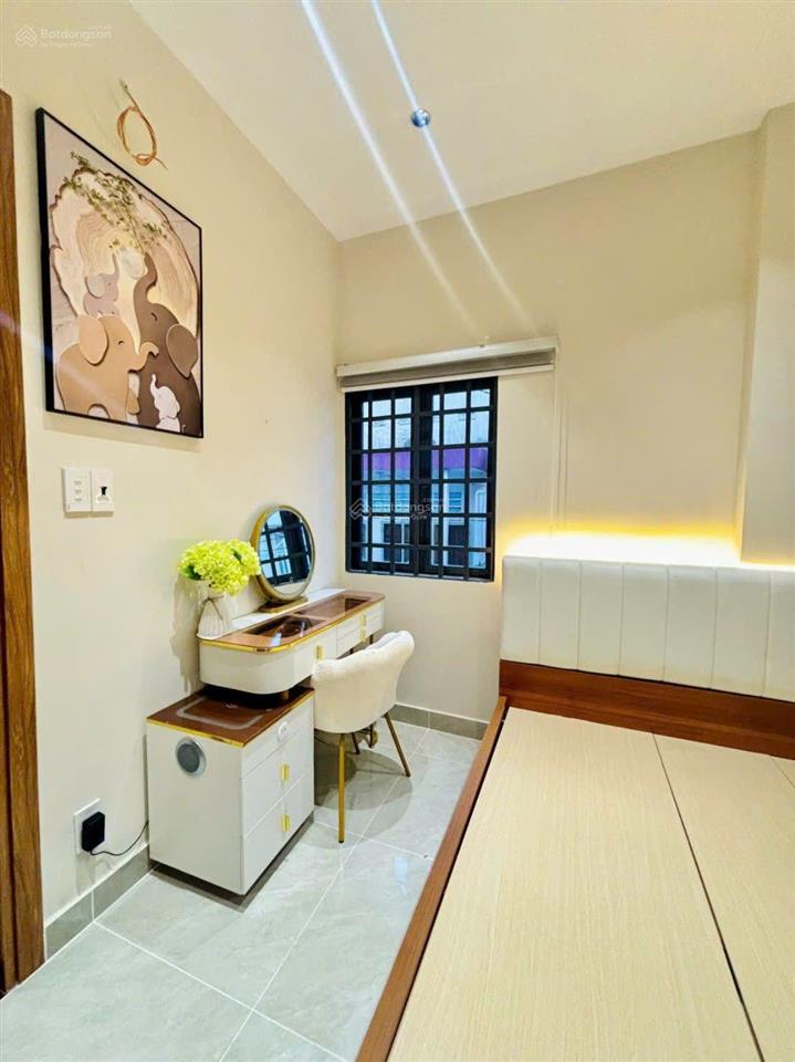 Nhà đẹp, nội thất hiện đại, dọn vào ở ngay. hơn 5 đồng xíu (tl)