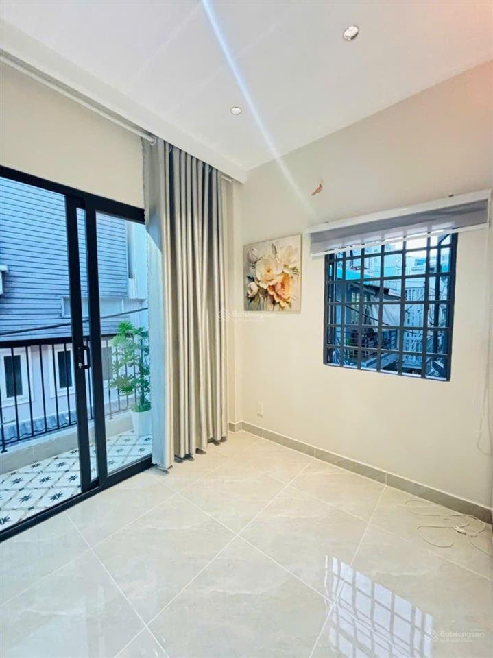 Nhà đẹp, nội thất hiện đại, dọn vào ở ngay. hơn 5 đồng xíu (tl)