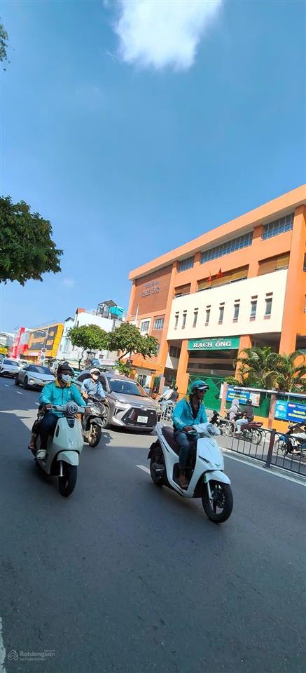 Nhà đẹp, nội thất hiện đại, dọn vào ở ngay. hơn 5 đồng xíu (tl)