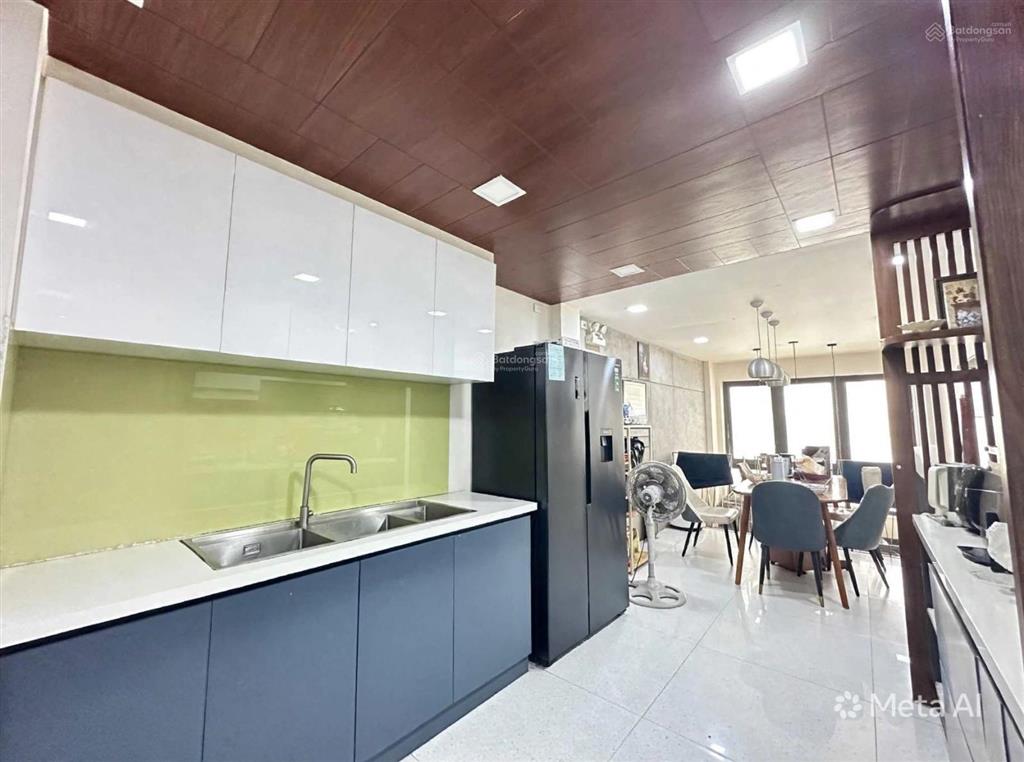Sát quận 1 ngay dạ nam nguyễn thị tần, q8. dtsd 160m2 nhà đẹp 5 tầng btct hẻm xe hơi