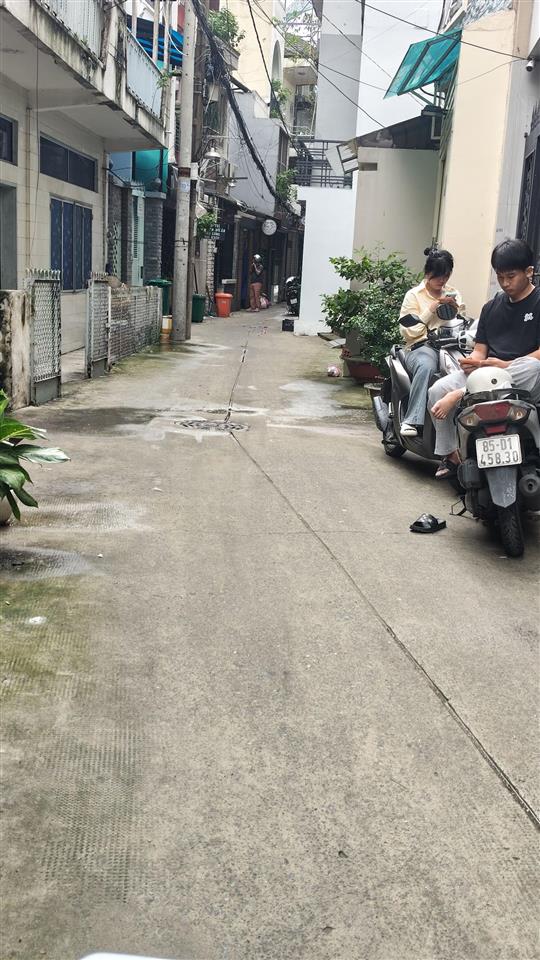 Sát quận 1 ngay dạ nam nguyễn thị tần, q8. dtsd 160m2 nhà đẹp 5 tầng btct hẻm xe hơi