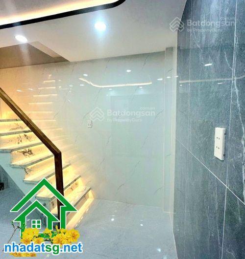 Chỉ 3,1 tỷ cmt8 (q10 cũ) nhà mới ở ngay  gần hẻm xe hơi 2 tầng 2pn 2wc