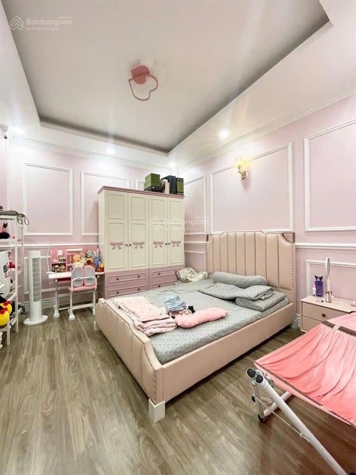 Đường xe hơi 6m thông, cạnh 3 tháng 2  nhà 4 tầng  hạ 500tr  dt ngang 5,3x11  chỉ 9 tỷ