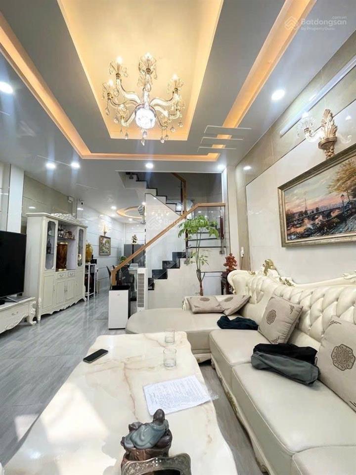 Đường xe hơi 6m thông, cạnh 3 tháng 2  nhà 4 tầng  hạ 500tr  dt ngang 5,3x11  chỉ 9 tỷ