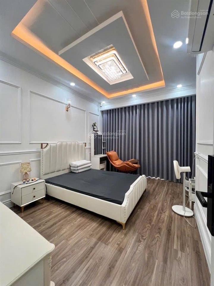 Đường xe hơi 6m thông, cạnh 3 tháng 2  nhà 4 tầng  hạ 500tr  dt ngang 5,3x11  chỉ 9 tỷ