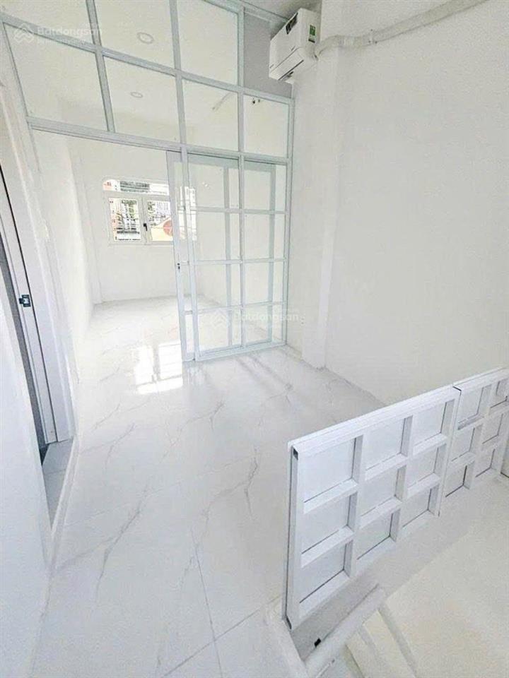 Bán nhà nhỏ 14m2 2 tầng mới đẹp hẻm 95 lê văn lương gần cầu kênh tẻ