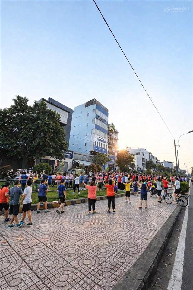 Mặt tiền đường 30m đối diện công viên 80m ngang hơn 4m dòng tiền 200tr/năm nhỉnh 13 tỷ