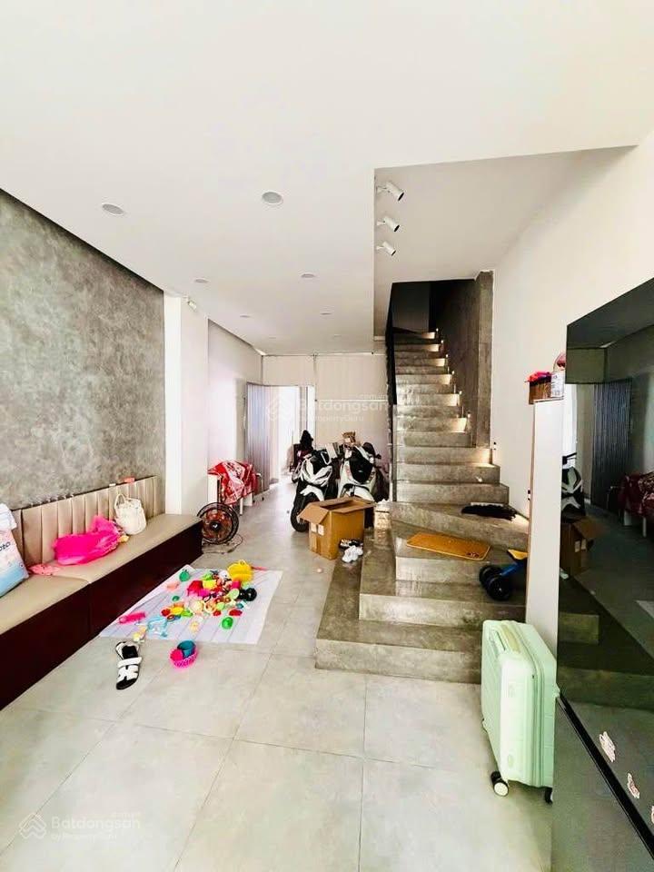 Ngay aeon tân phú  đường 8m thông  sẵn dòng tiền  90m nở hậu nhỉnh 8