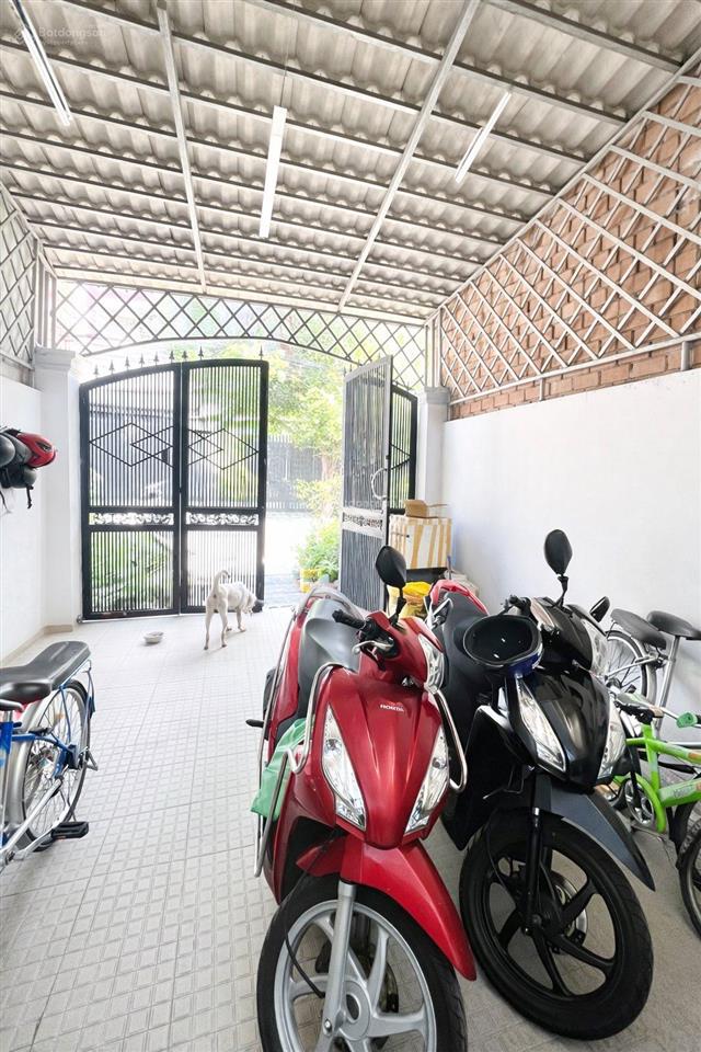 Ngộp gấp bán  nhà mặt tiền ngay chợ tân hương  84m 3 tâng chỉ 10 đồng tl