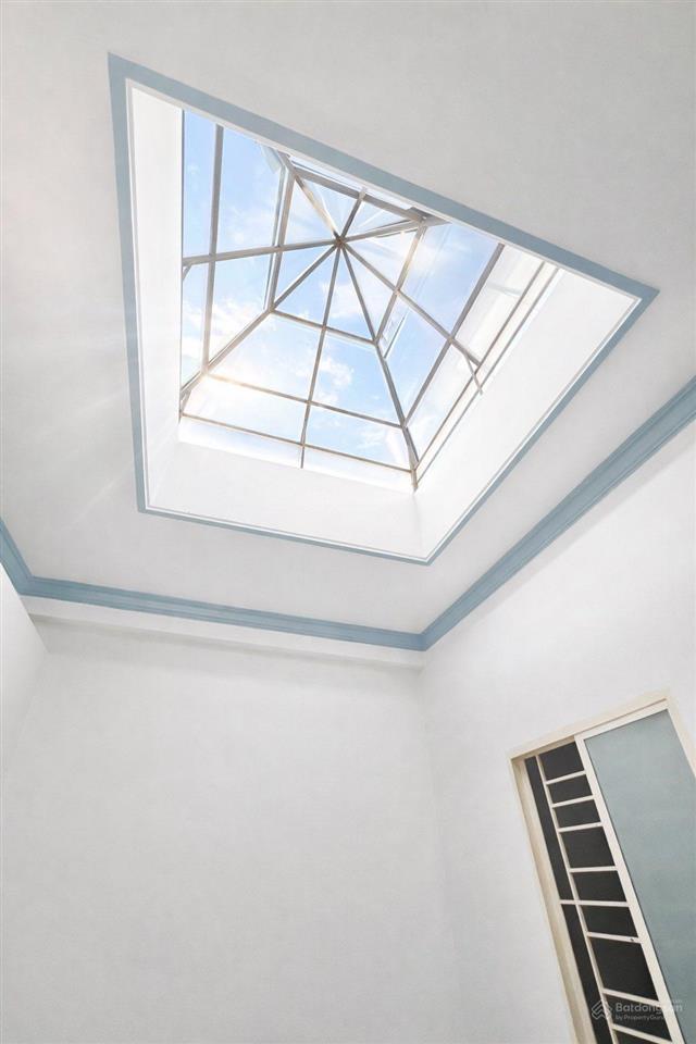Ngộp gấp bán  nhà mặt tiền ngay chợ tân hương  84m 3 tâng chỉ 10 đồng tl