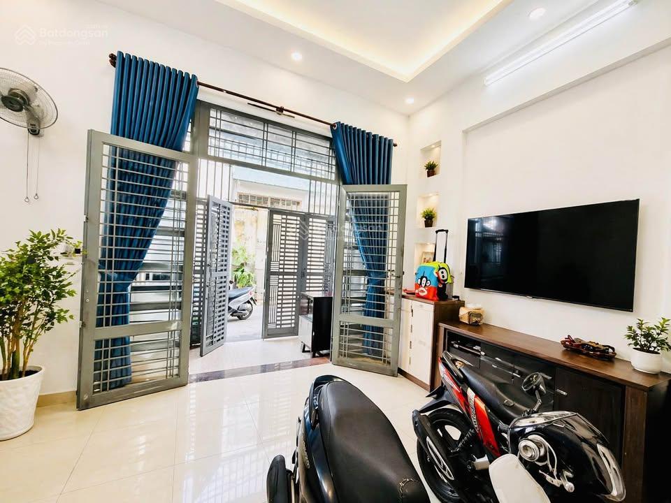 Bán nhà riêng tại lưu chí hiếu, 8,99 tỷ, 66 m2 ngang 6, 4pn, 5wc, tiện ích đầy đủ