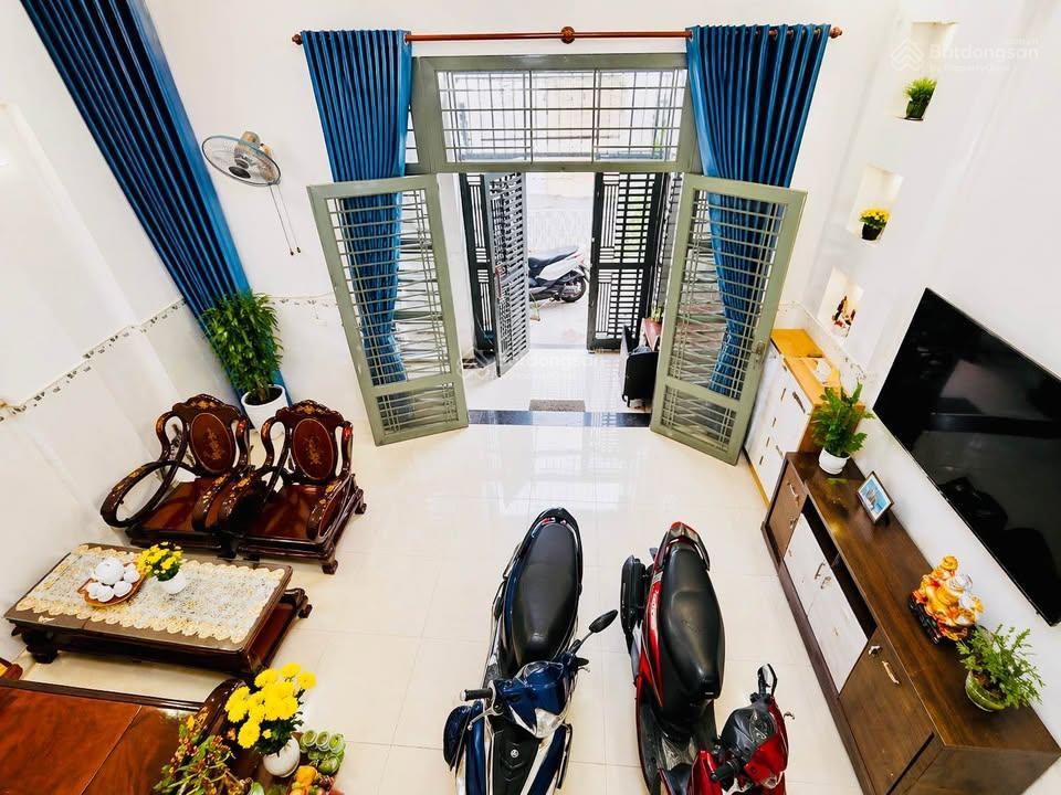 Bán nhà riêng tại lưu chí hiếu, 8,99 tỷ, 66 m2 ngang 6, 4pn, 5wc, tiện ích đầy đủ