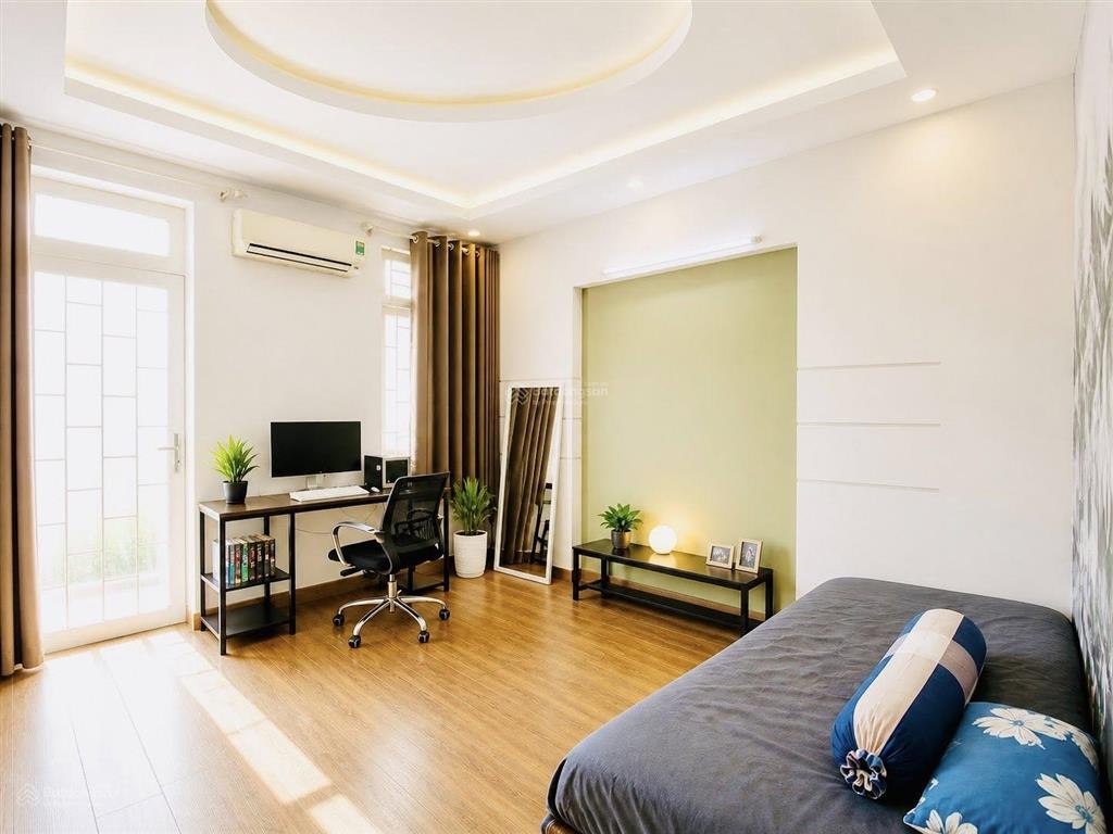 Có một 0 hai  tân sơn nhì hẻm xe tải  72m 5 tầng chỉ 9.x tl