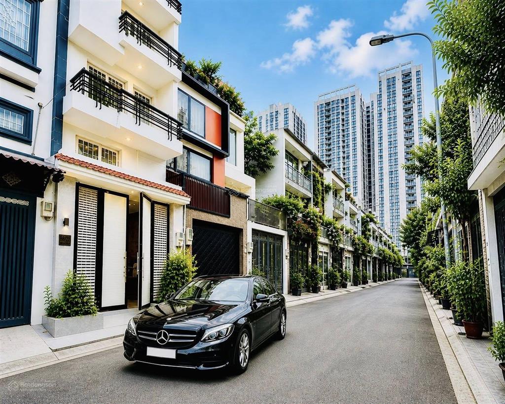 Có một 0 hai  tân sơn nhì hẻm xe tải  72m 5 tầng chỉ 9.x tl