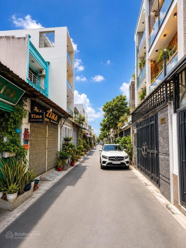 Chính chủ giảm sâu bán gấp nhà hxh thông lạc long quân, dt 121m2, giá 9.7 tỷ tl